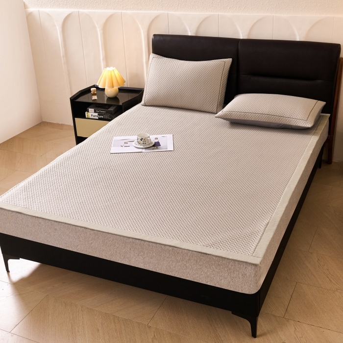 91家纺网 家纺一手货源 找家纺 梵克保罗 2026春夏新款PE中分子凉席三件套纯色平铺豆豆席凉席席子-四叶草系列 四叶草-香槟金