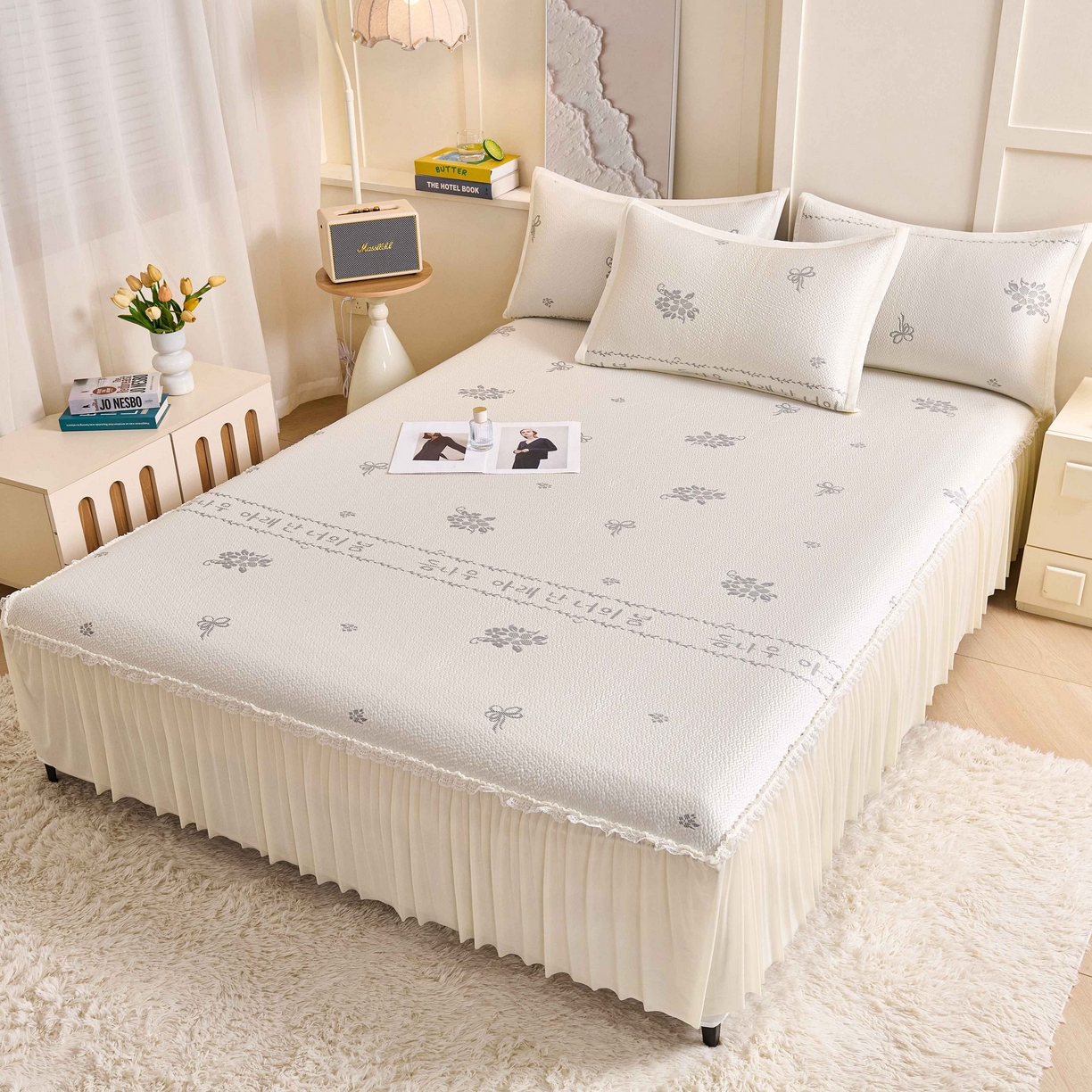 91家纺网 家纺一手货源 找家纺 梵克保罗 2026春夏新款PE乙纶凉感因子冰豆豆韩系蕾丝提花床裙款凉席三件套-韩系系列 韩系-玉石白