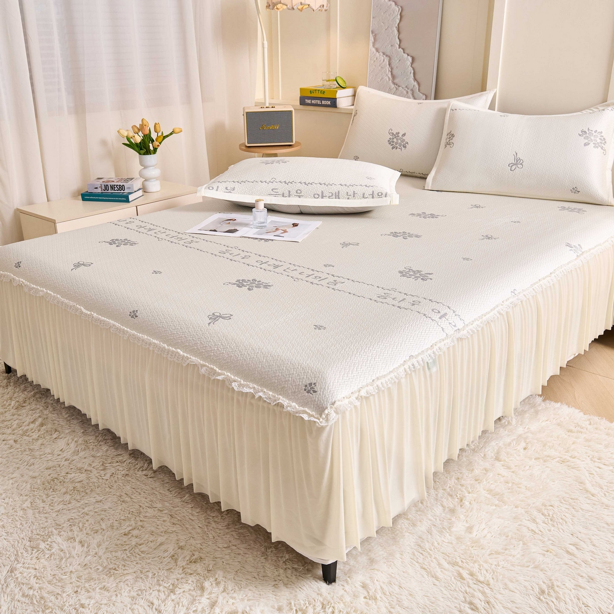 91家纺网 家纺一手货源 找家纺 梵克保罗 2026春夏新款PE乙纶凉感因子冰豆豆韩系蕾丝提花床裙款凉席三件套-韩系系列 韩系-玉石白