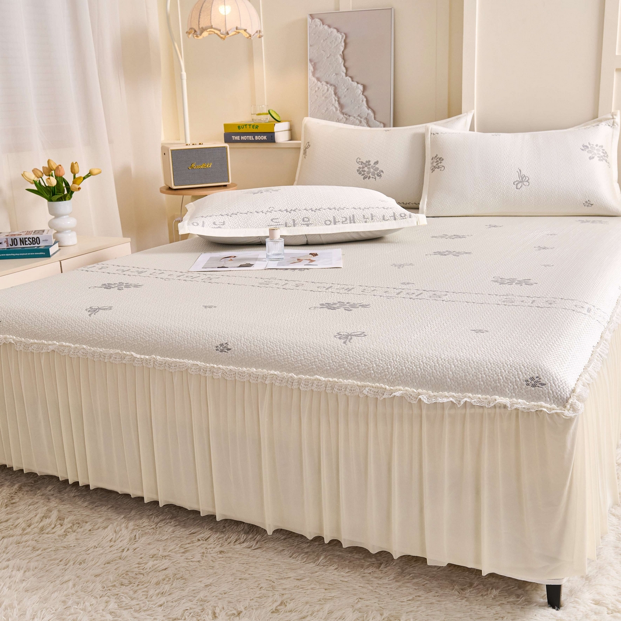 91家纺网 家纺一手货源 找家纺 梵克保罗 2026春夏新款PE乙纶凉感因子冰豆豆韩系蕾丝提花床裙款凉席三件套-韩系系列 韩系-玉石白