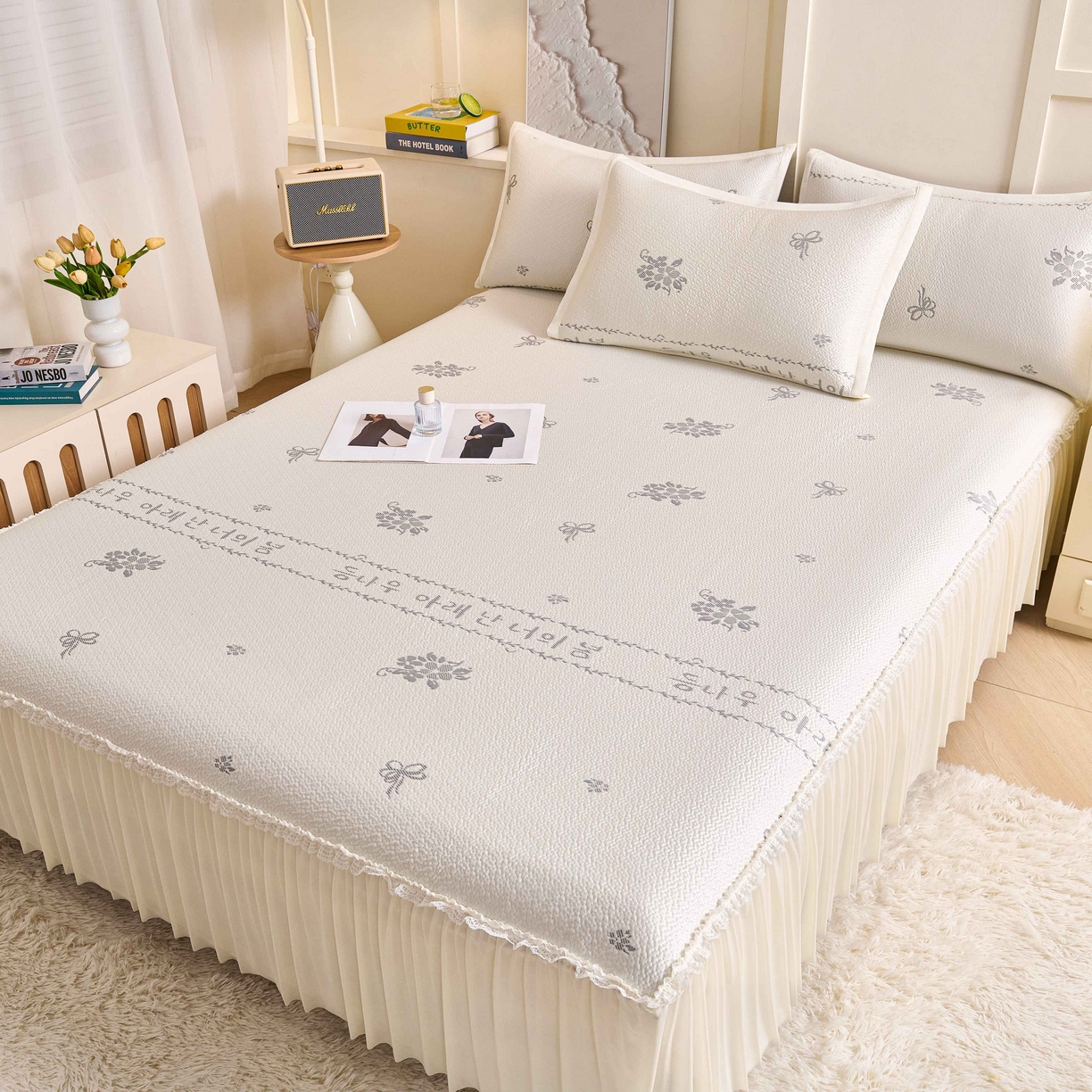 91家纺网 家纺一手货源 找家纺 梵克保罗 2026春夏新款PE乙纶凉感因子冰豆豆韩系蕾丝提花床裙款凉席三件套-韩系系列 韩系-玉石白