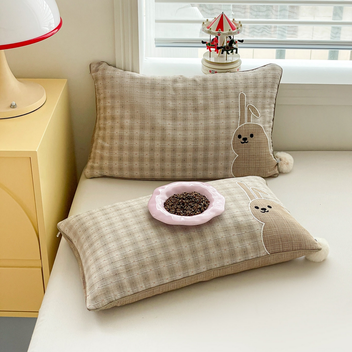 91家纺网 家纺一手货源 找家纺 梦叶草 2026新款全棉毛球兔荞麦枕枕头枕芯 毛球兔-咖色