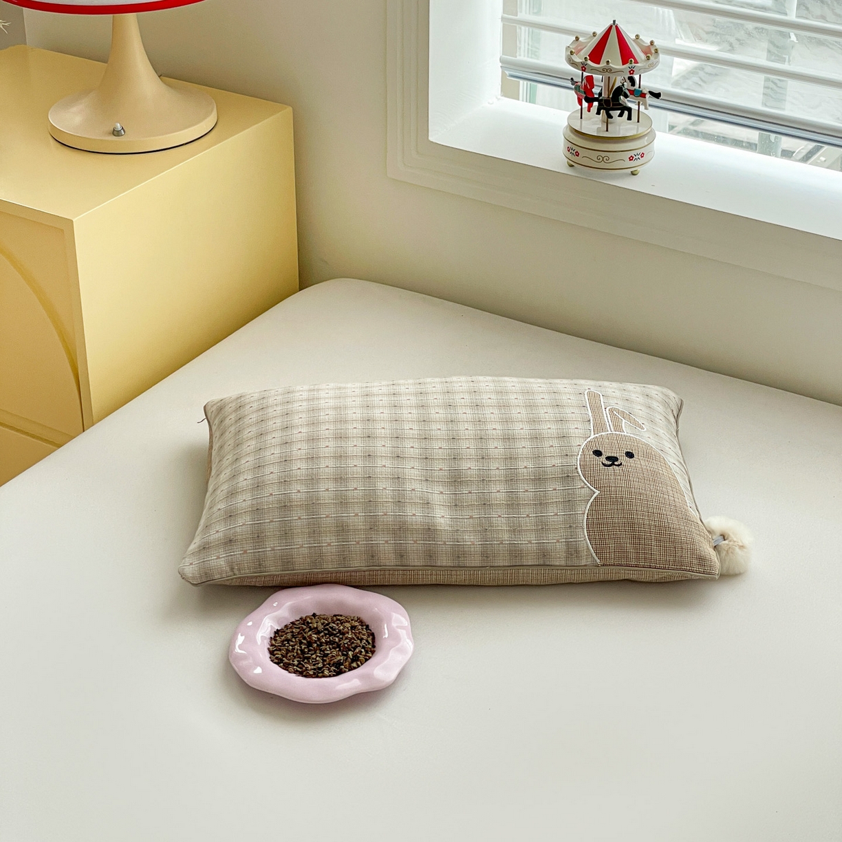 91家纺网 家纺一手货源 找家纺 梦叶草 2026新款全棉毛球兔荞麦枕枕头枕芯 毛球兔-咖色