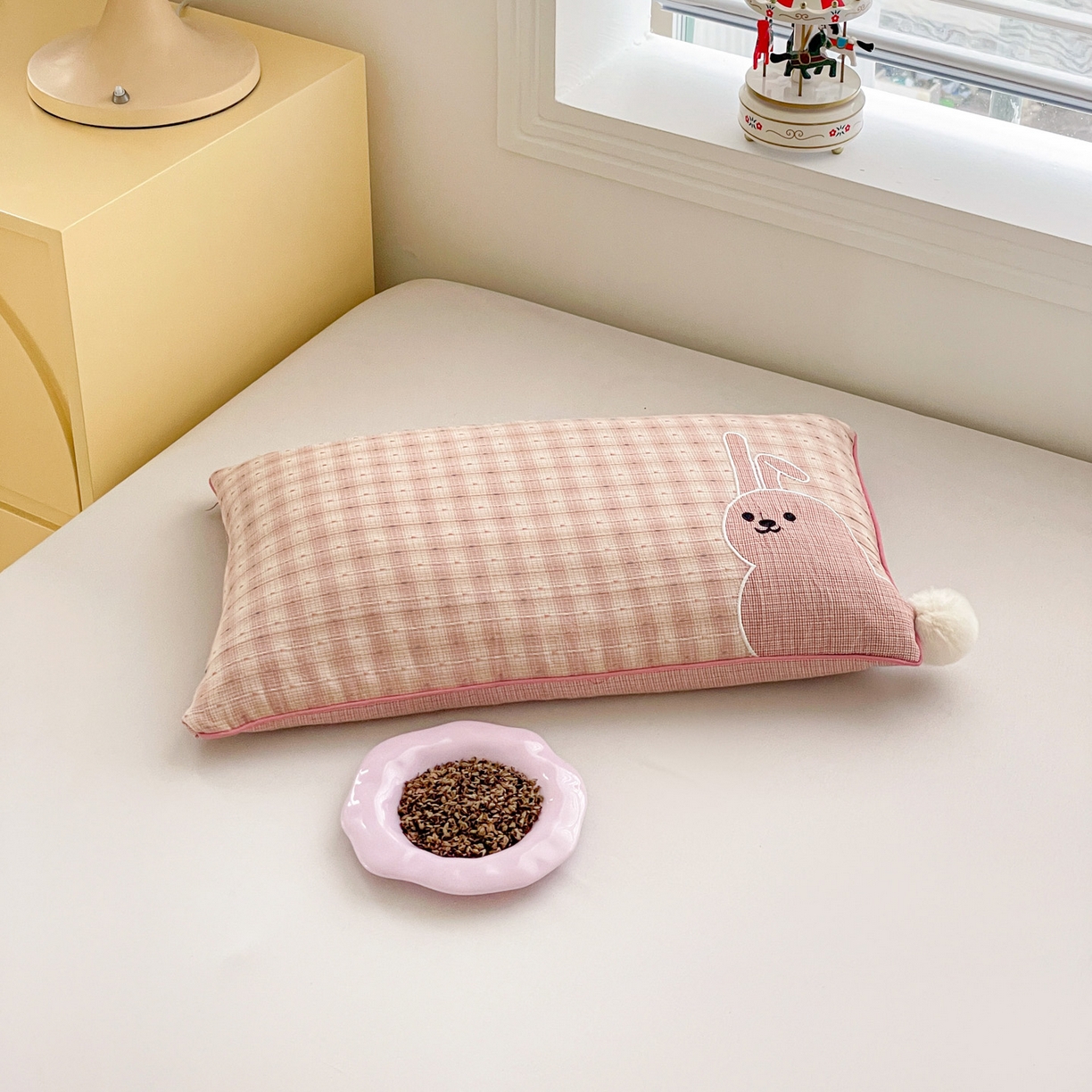 91家纺网 家纺一手货源 找家纺 梦叶草 2026新款全棉毛球兔荞麦枕枕头枕芯 毛球兔-粉色