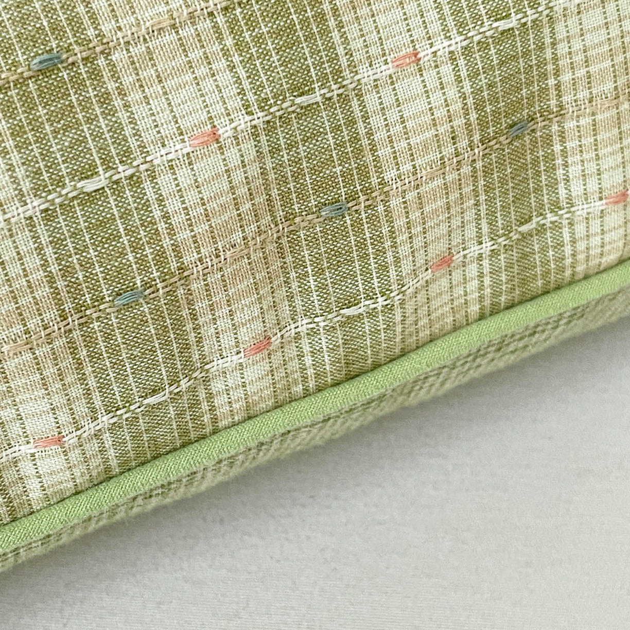 91家纺网 家纺一手货源 找家纺 梦叶草 2026新款全棉毛球兔荞麦枕枕头枕芯 毛球兔-绿色