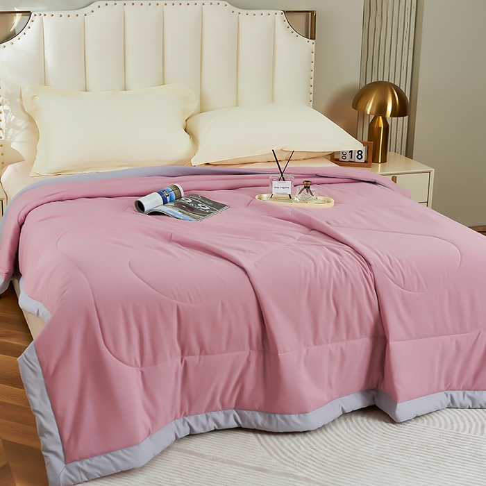 91家纺网 家纺一手货源 找家纺 憨豆家纺 2026新款艾草夏被空调被薄被子艾草驱蚊夏凉被礼品被子 暖心粉