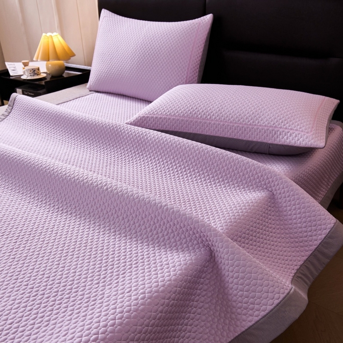 91家纺网 家纺一手货源 找家纺 梵克保罗 2026春夏新款PE中分子凉席三件套纯色平铺豆豆席凉席席子-四叶草系列 四叶草-优雅紫