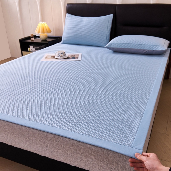 91家纺网 家纺一手货源 找家纺 梵克保罗 2026春夏新款PE中分子凉席三件套纯色平铺豆豆席凉席席子-四叶草系列 四叶草-月光蓝