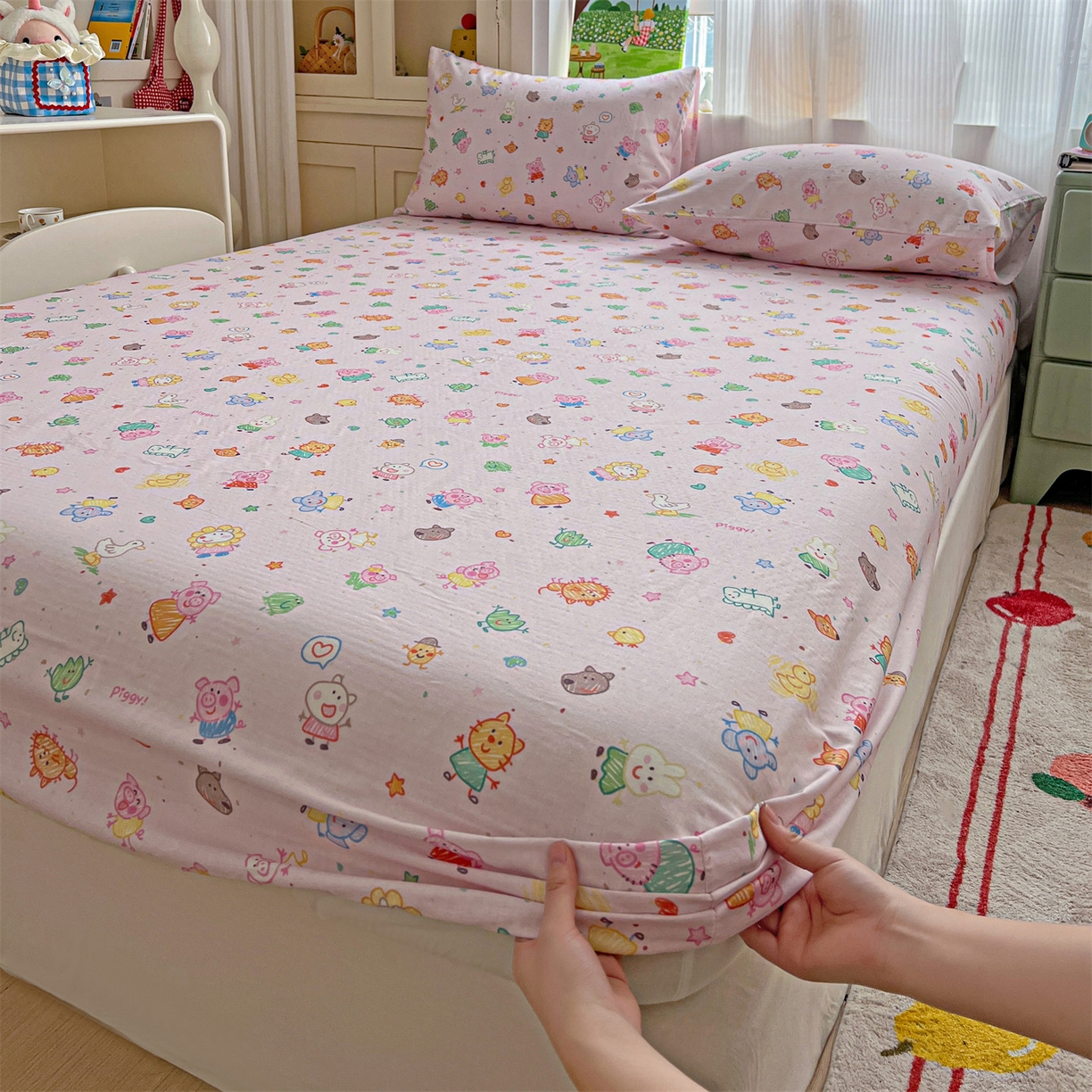 91家纺网 家纺一手货源 找家纺 名兮家居 2026新款全棉纯棉A类卡通时尚风双层纱床笠单品床笠床笠单件 双层纱-猪猪乐园