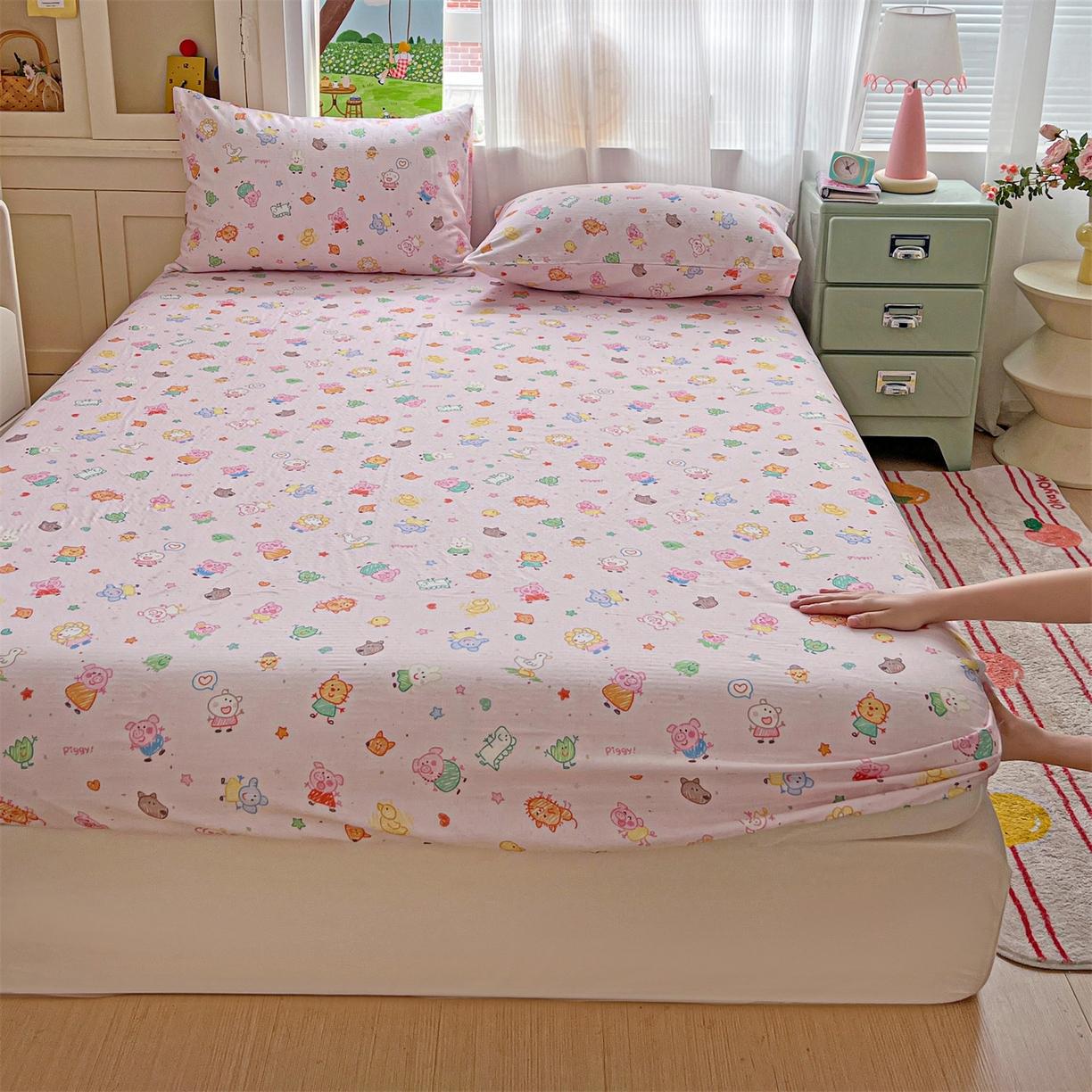 91家纺网 家纺一手货源 找家纺 名兮家居 2026新款全棉纯棉A类卡通时尚风双层纱床笠单品床笠床笠单件 双层纱-猪猪乐园