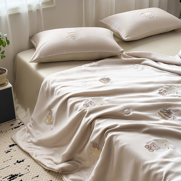 91家纺网 家纺一手货源 找家纺 懒猫家纺 2026春夏新款兰精天丝夏被夏凉被空调被夏被四件套 奶酪小熊