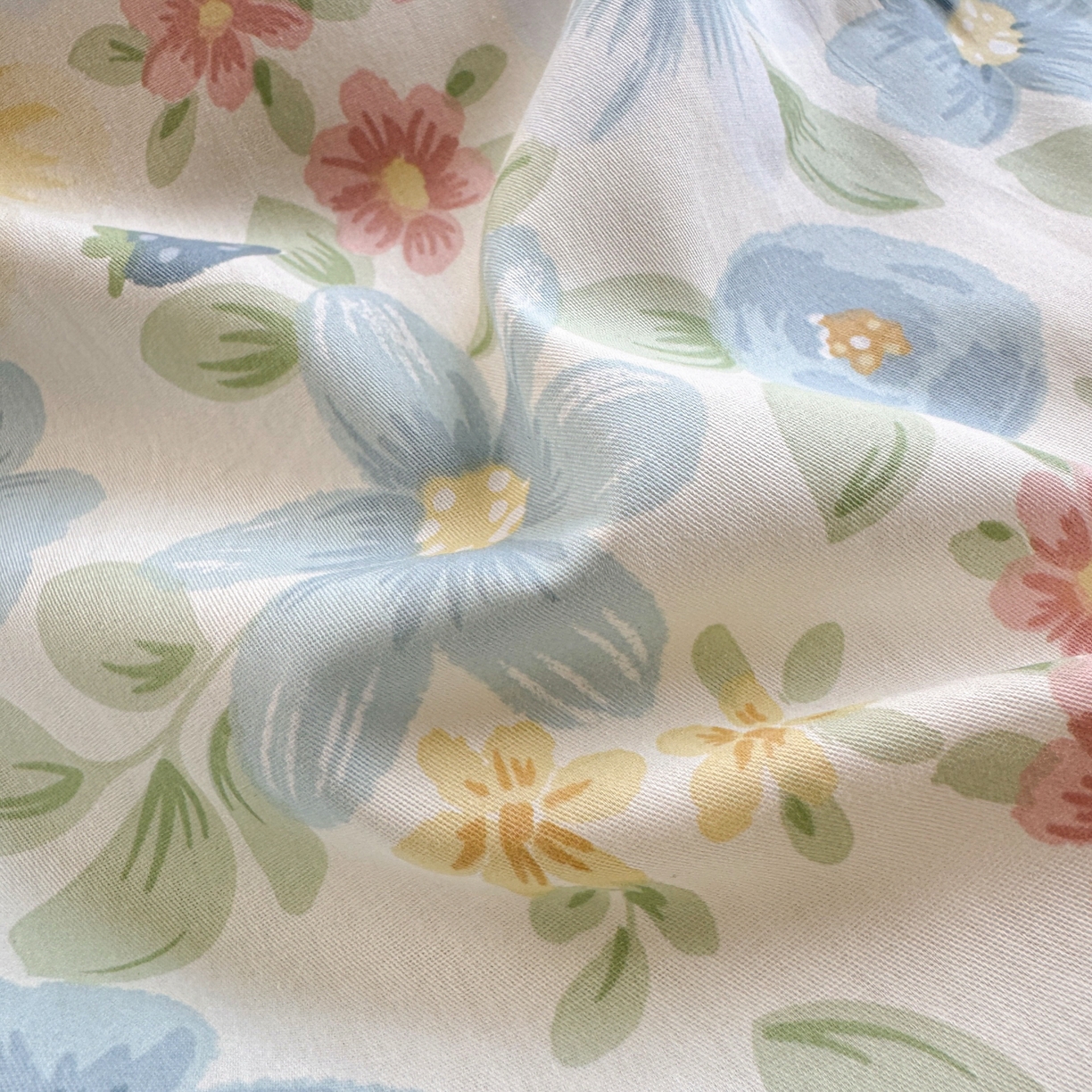 91家纺网 家纺一手货源 找家纺 优彩 2026春夏新款全棉纯棉13070跑量款特价小碎花卡通四件套 花间密语