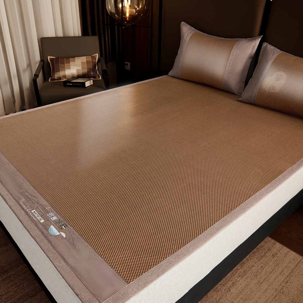 91家纺网 家纺一手货源 找家纺 梵克保罗 2026春夏新款3D复合冰藤凉席三件套 冰藤-落日-咖