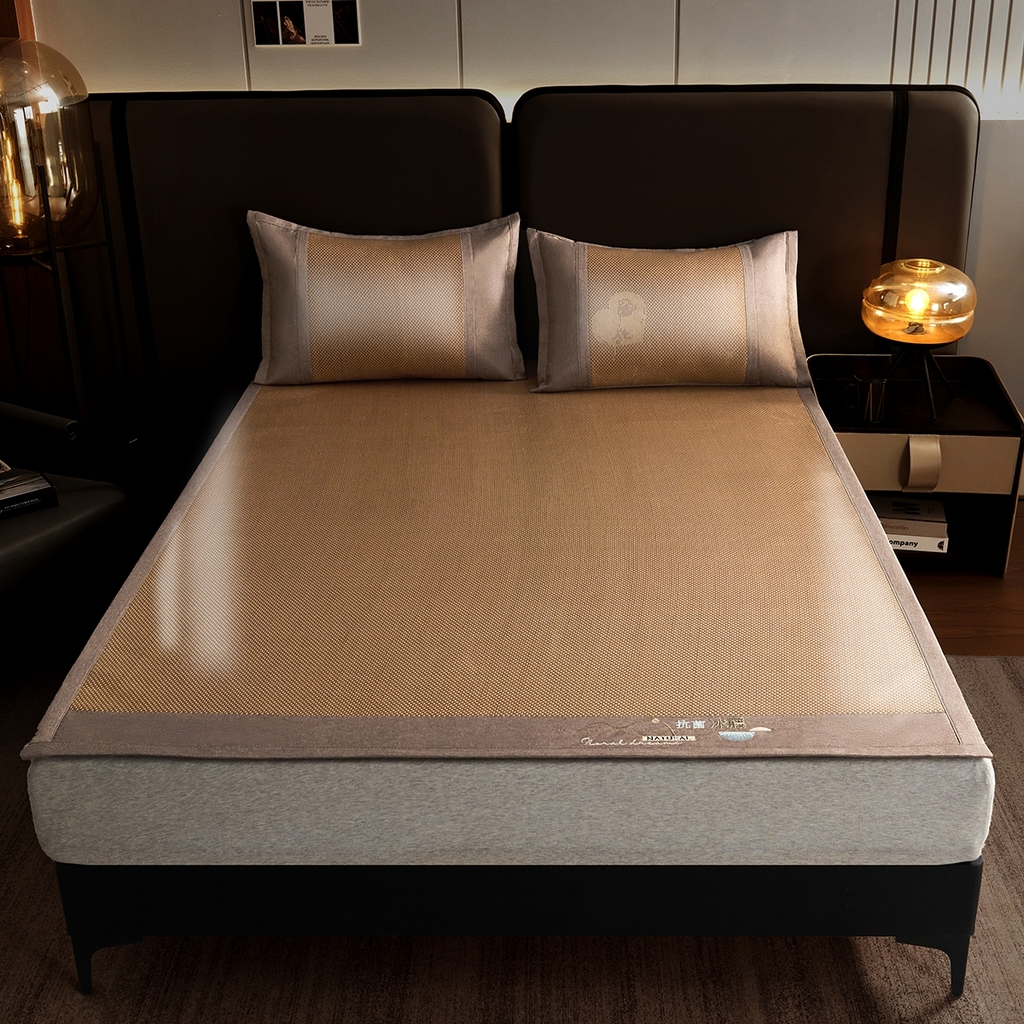 91家纺网 家纺一手货源 找家纺 梵克保罗 2026春夏新款3D复合冰藤凉席三件套 冰藤-落日-咖