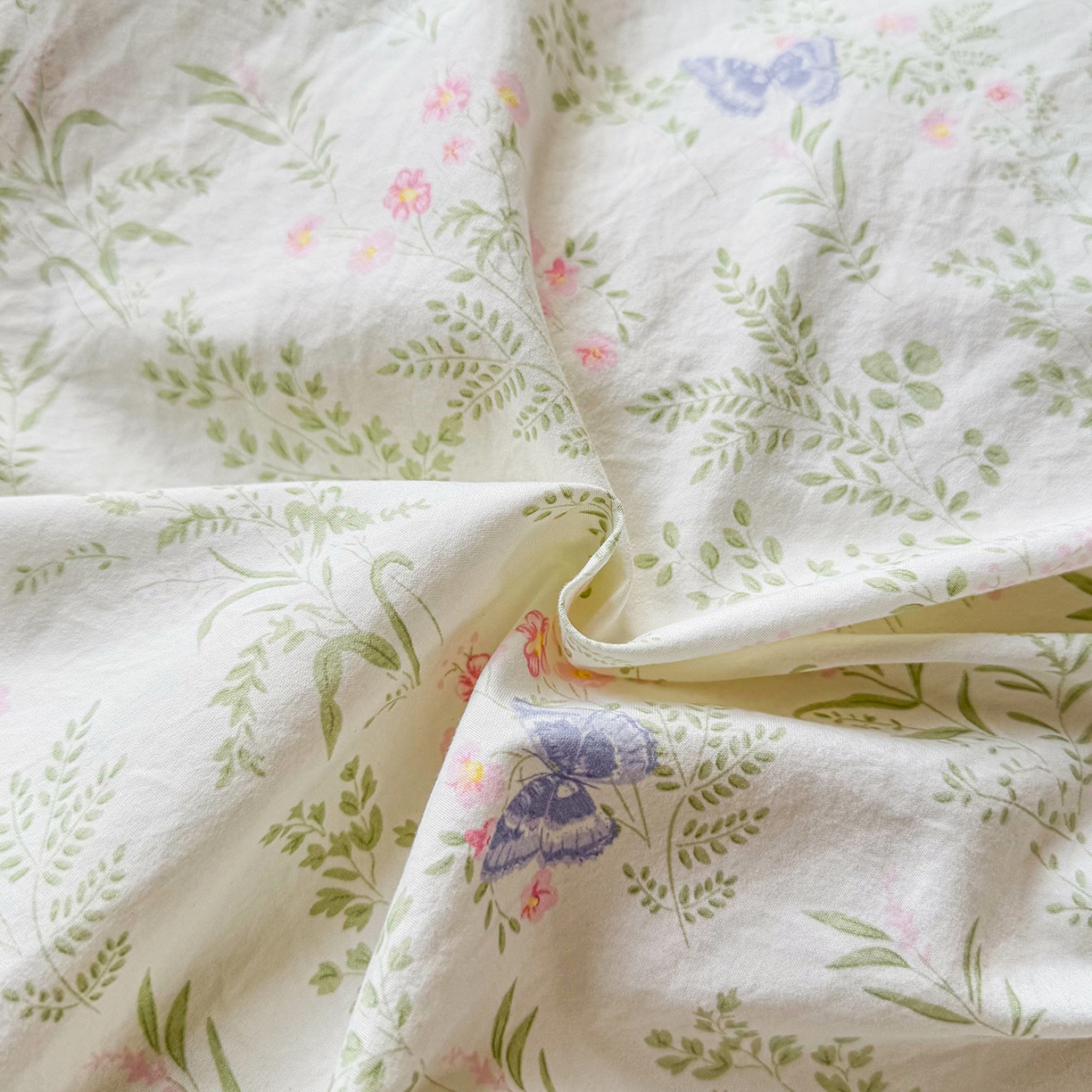 91家纺网 家纺一手货源 找家纺 铭浩家纺 2026春夏新款A类古法水洗云朵四件套 青春蝶舞