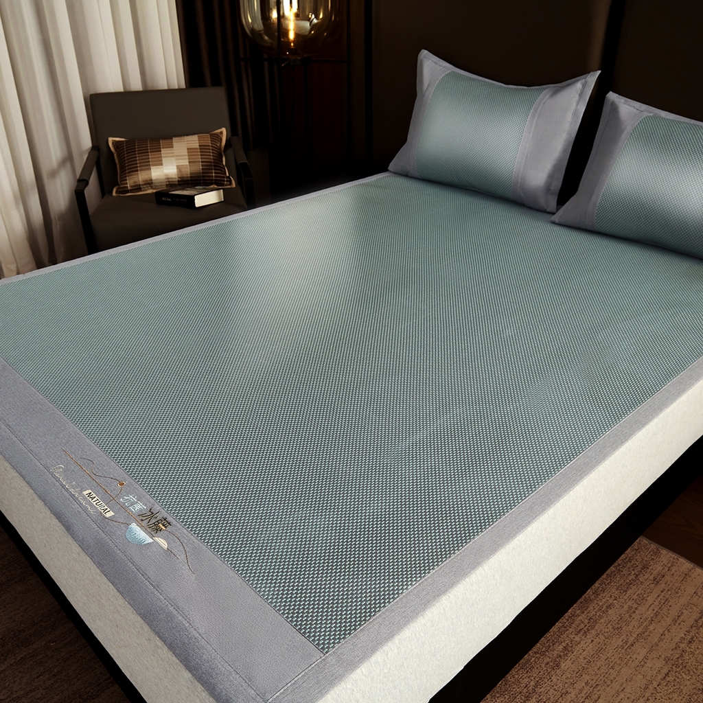 91家纺网 家纺一手货源 找家纺 梵克保罗 2026春夏新款3D复合冰藤凉席三件套 冰藤-落日-绿