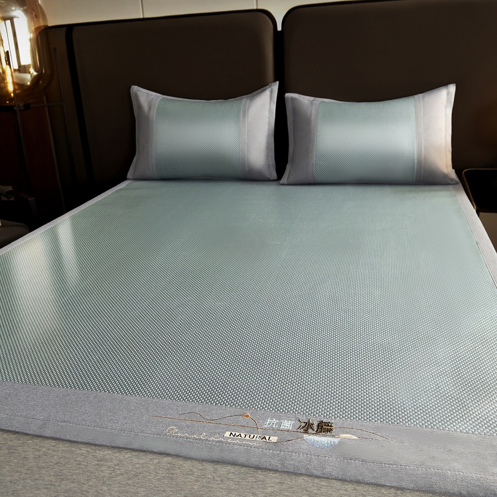 91家纺网 家纺一手货源 找家纺 梵克保罗 2026春夏新款3D复合冰藤凉席三件套 冰藤-落日-绿