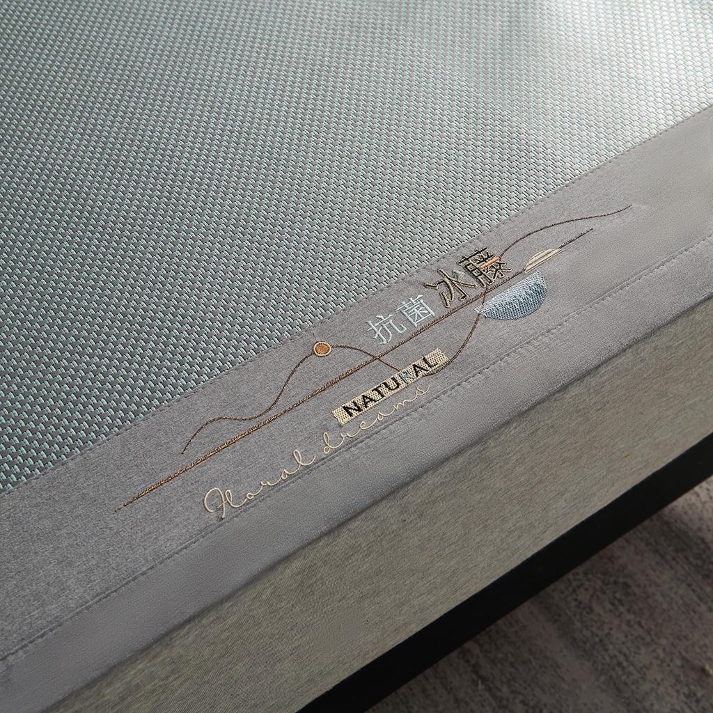 91家纺网 家纺一手货源 找家纺 梵克保罗 2026春夏新款3D复合冰藤凉席三件套 冰藤-落日-绿