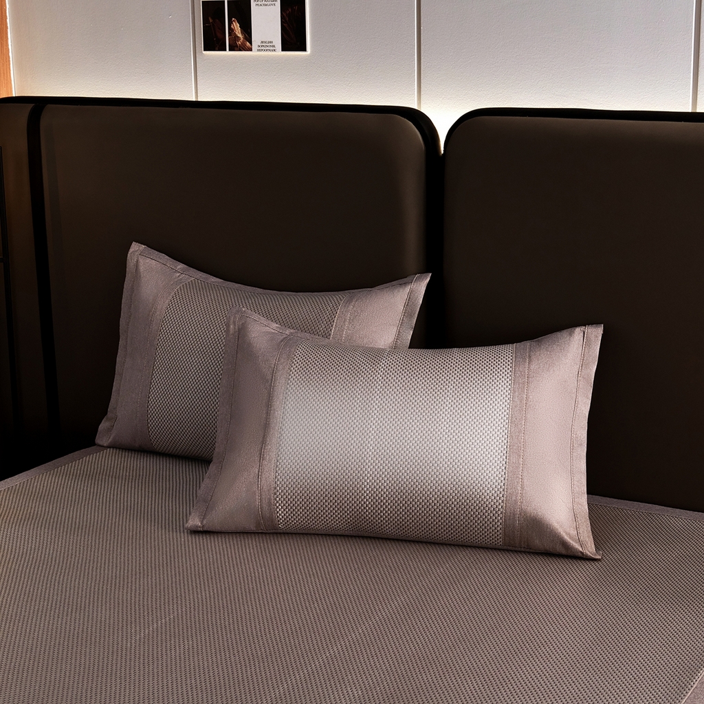 91家纺网 家纺一手货源 找家纺 梵克保罗 2026春夏新款3D复合冰藤凉席三件套 冰藤-落日-香槟