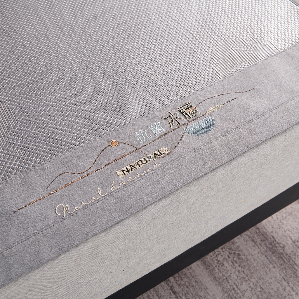 91家纺网 家纺一手货源 找家纺 梵克保罗 2026春夏新款3D复合冰藤凉席三件套 冰藤-心心相印-灰