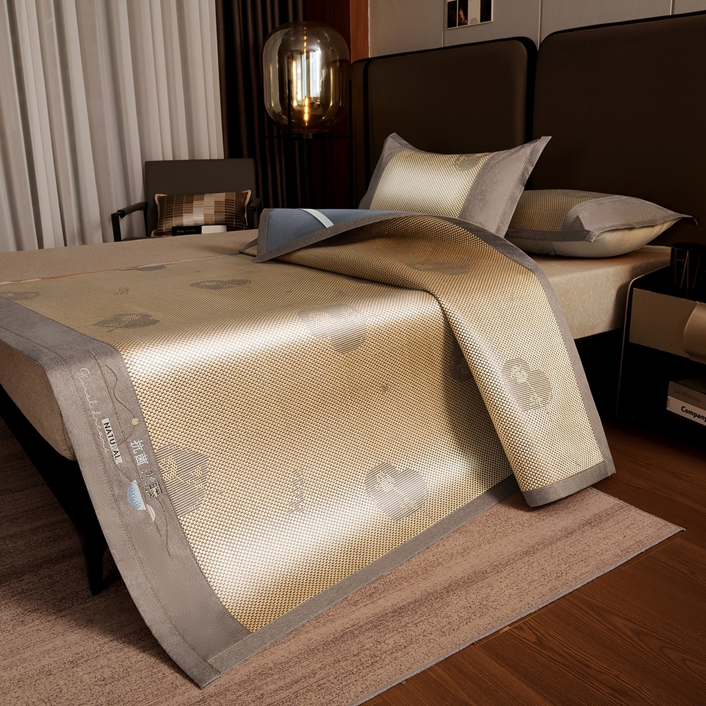 91家纺网 家纺一手货源 找家纺 梵克保罗 2026春夏新款3D复合冰藤凉席三件套 冰藤-心心相印-金