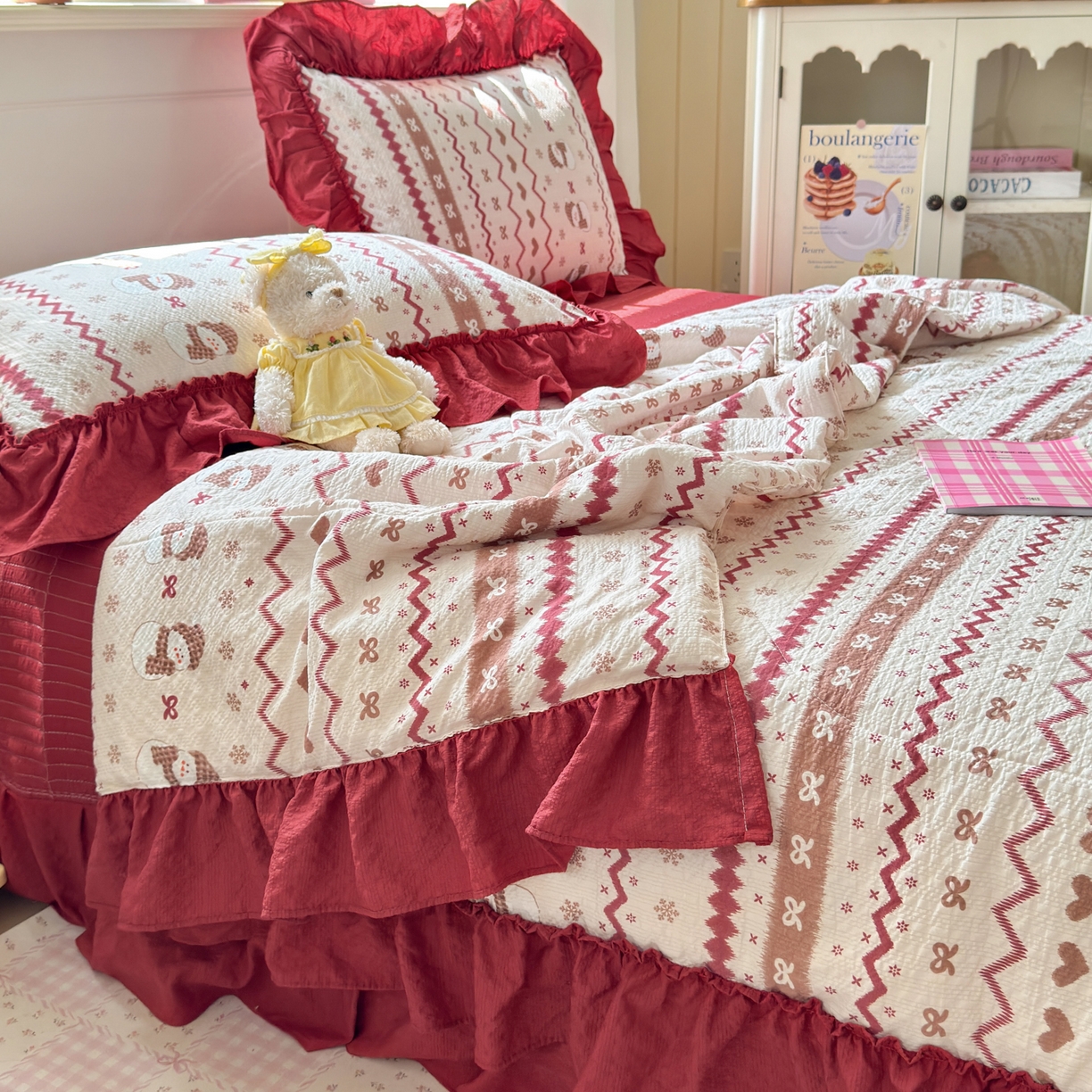91家纺网 家纺一手货源 找家纺 禾沐 2026新款云感泡芙棉床盖夏被四件套AA款（夏被款） 红色小雪人