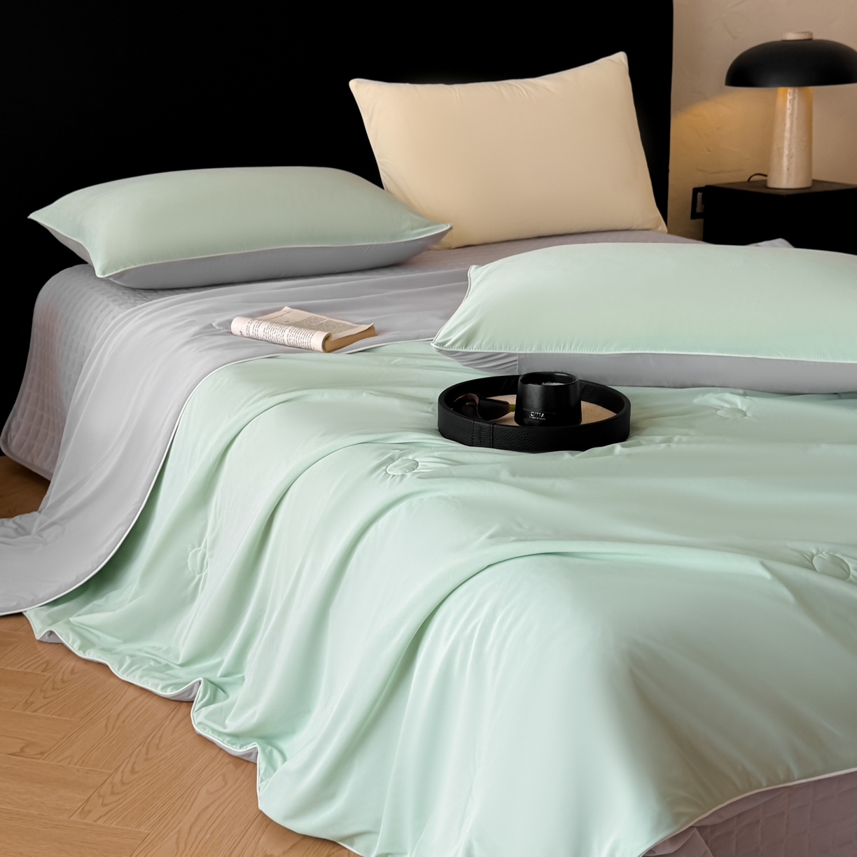 91家纺网 家纺一手货源 找家纺 羚羊语家纺 2026新款仿锦氨凉感夏被床盖四件套夹棉床盖纯色轻奢凉感丝夏凉被空调冰丝云母凉感被子被芯 青岚烟灰