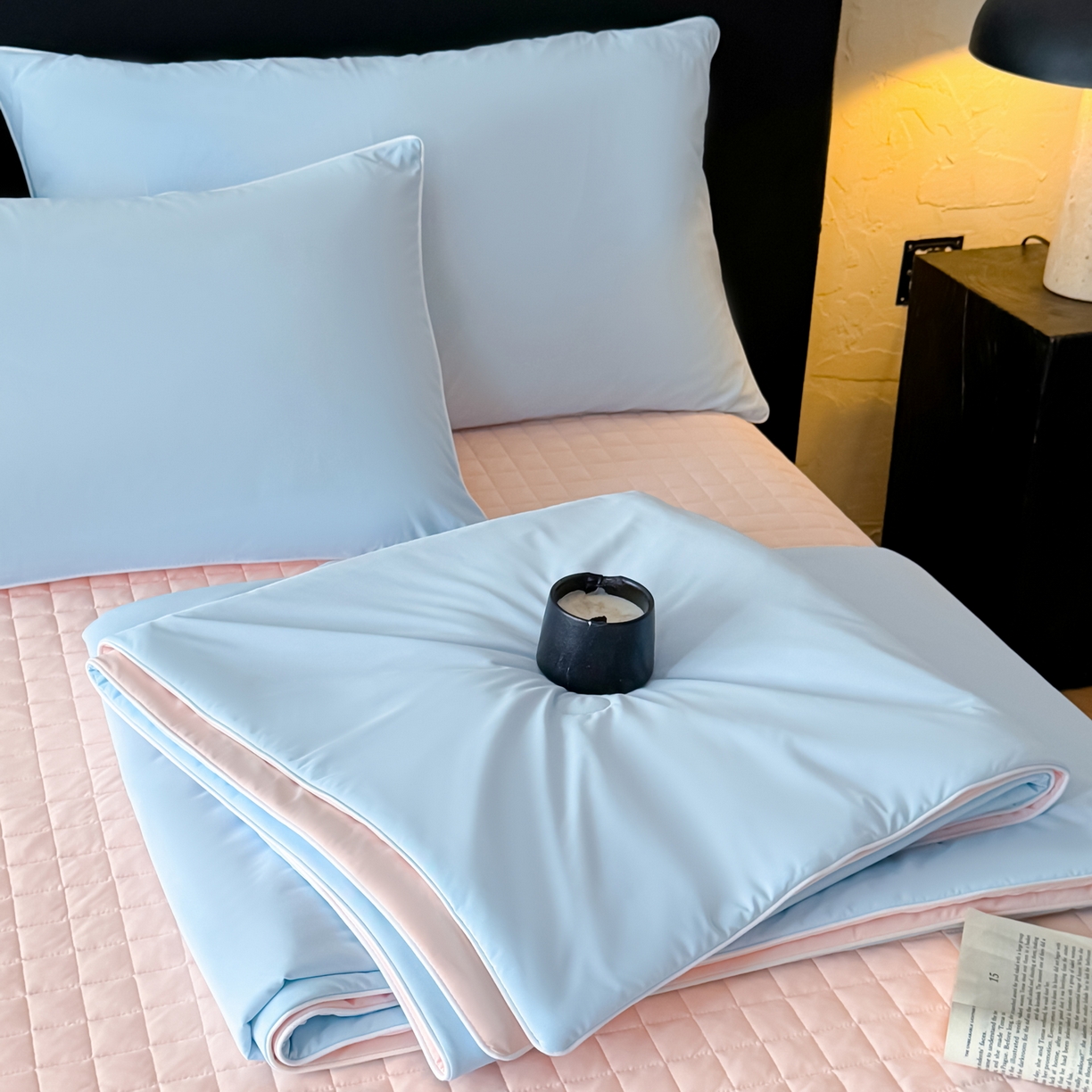 91家纺网 家纺一手货源 找家纺 羚羊语家纺 2026新款仿锦氨凉感夏被床盖四件套夹棉床盖纯色轻奢凉感丝夏凉被空调冰丝云母凉感被子被芯 云澜玉影