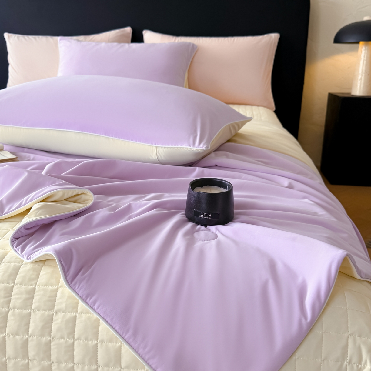 91家纺网 家纺一手货源 找家纺 羚羊语家纺 2026新款仿锦氨凉感夏被床盖四件套夹棉床盖纯色轻奢凉感丝夏凉被空调冰丝云母凉感被子被芯 紫陌柔黄