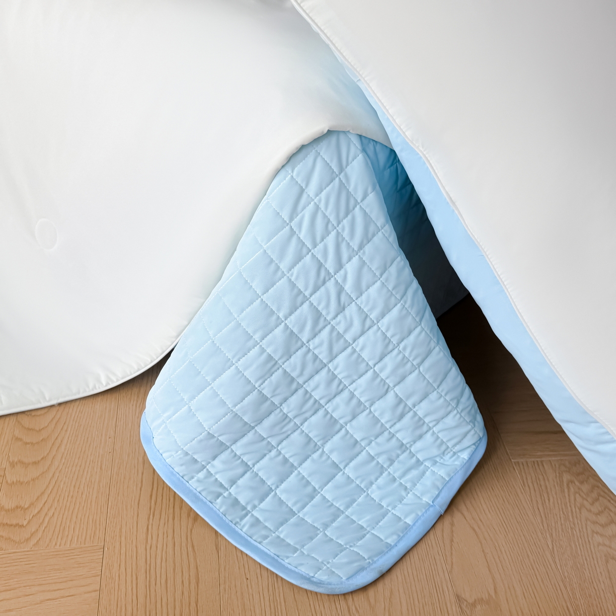 91家纺网 家纺一手货源 找家纺 羚羊语家纺 2026新款仿锦氨凉感夏被床盖四件套夹棉床盖纯色轻奢凉感丝夏凉被空调冰丝云母凉感被子被芯 云上舞白