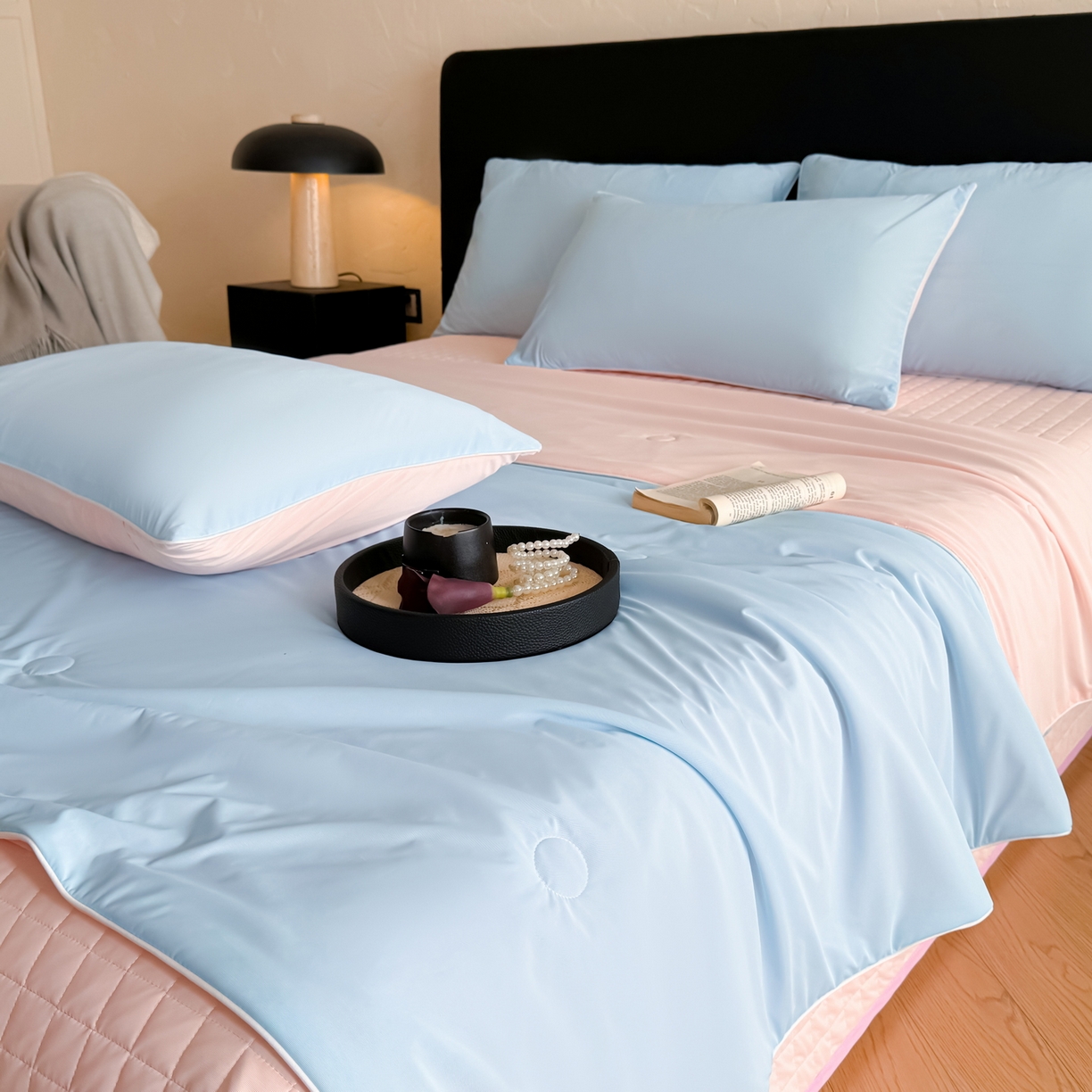 91家纺网 家纺一手货源 找家纺 羚羊语家纺 2026新款仿锦氨凉感夏被床盖四件套夹棉床盖纯色轻奢凉感丝夏凉被空调冰丝云母凉感被子被芯 云澜玉影