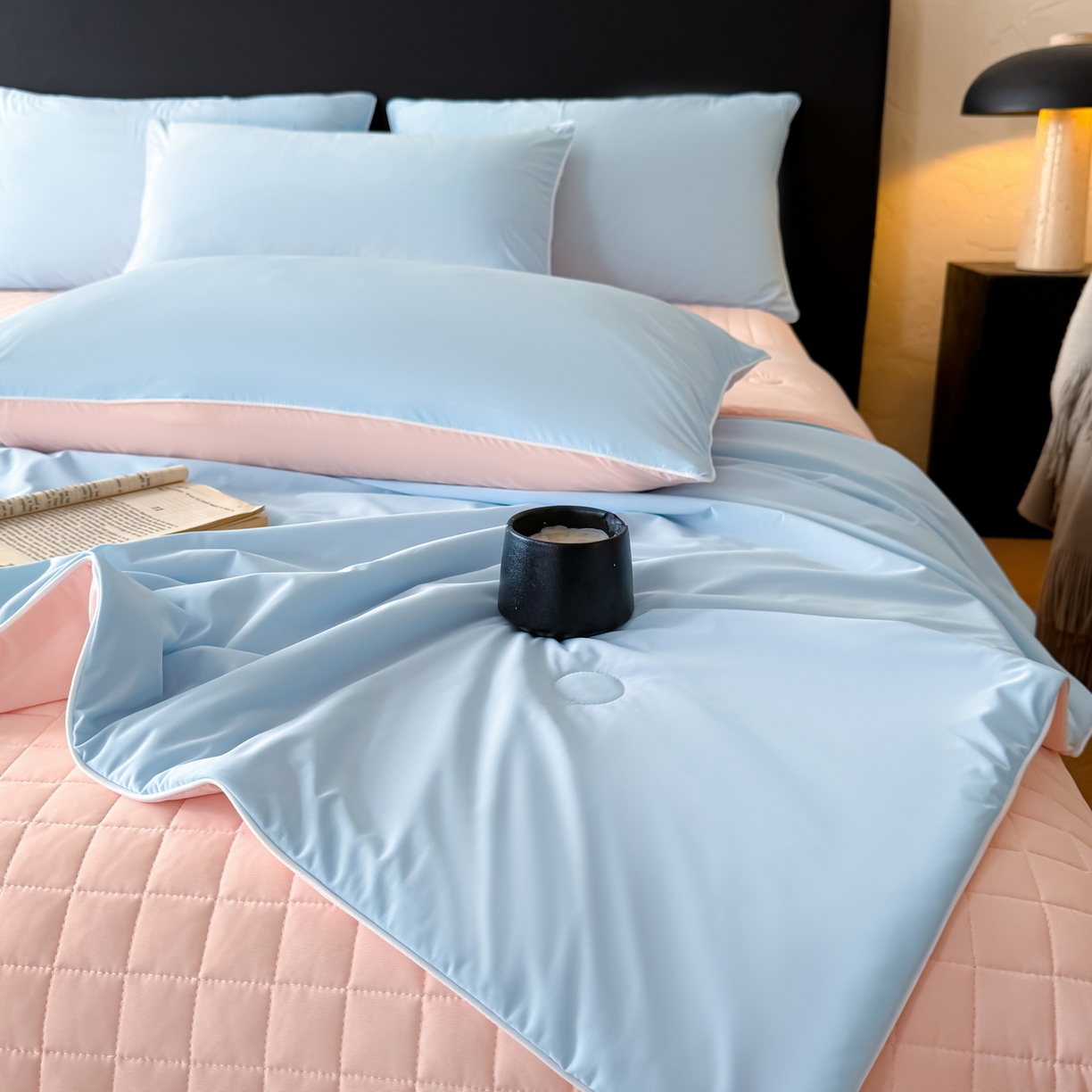 91家纺网 家纺一手货源 找家纺 羚羊语家纺 2026新款仿锦氨凉感夏被床盖四件套夹棉床盖纯色轻奢凉感丝夏凉被空调冰丝云母凉感被子被芯 云澜玉影