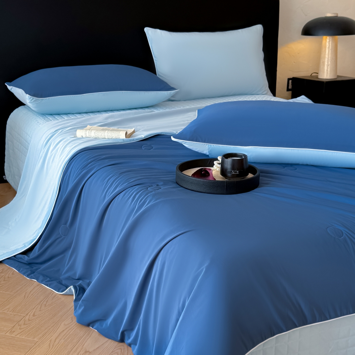 91家纺网 家纺一手货源 找家纺 羚羊语家纺 2026新款仿锦氨凉感夏被床盖四件套夹棉床盖纯色轻奢凉感丝夏凉被空调冰丝云母凉感被子被芯 静海岩蓝