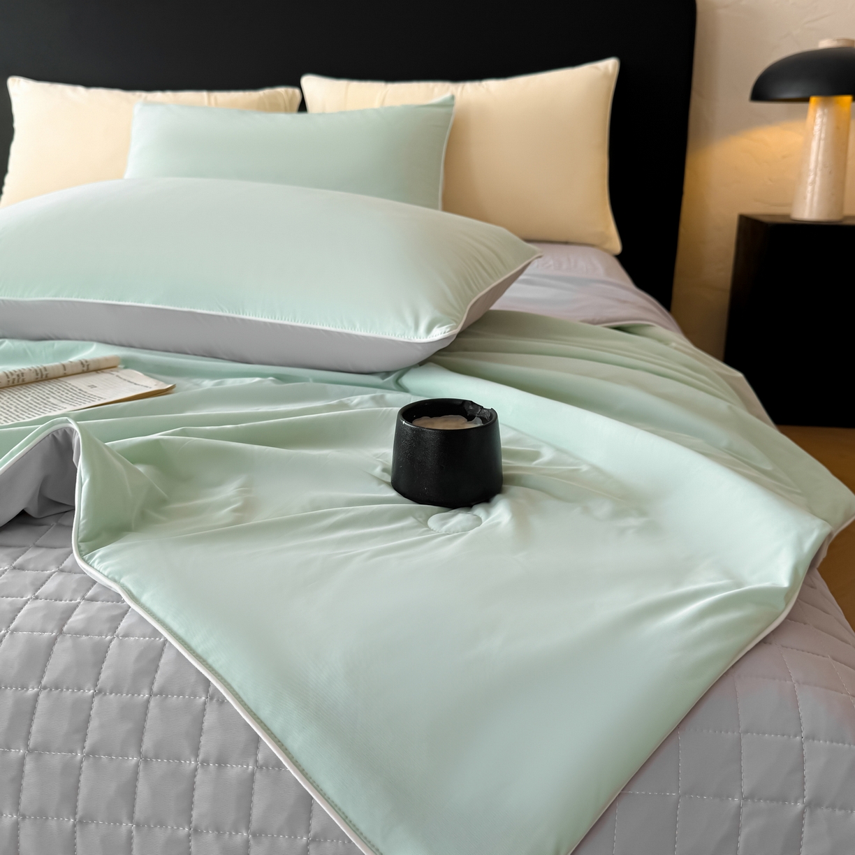 91家纺网 家纺一手货源 找家纺 羚羊语家纺 2026新款仿锦氨凉感夏被床盖四件套夹棉床盖纯色轻奢凉感丝夏凉被空调冰丝云母凉感被子被芯 青岚烟灰