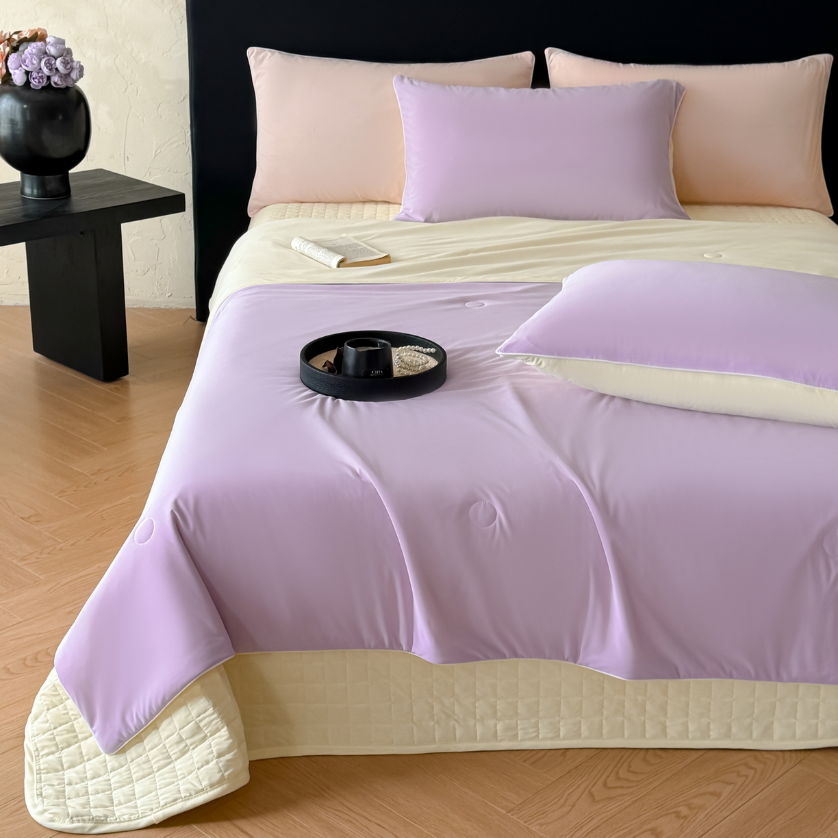 91家纺网 家纺一手货源 找家纺 羚羊语家纺 2026新款仿锦氨凉感夏被床盖四件套夹棉床盖纯色轻奢凉感丝夏凉被空调冰丝云母凉感被子被芯 紫陌柔黄