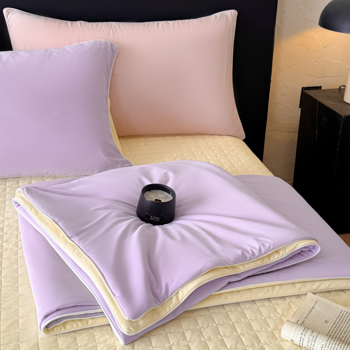 91家纺网 家纺一手货源 找家纺 羚羊语家纺 2026新款仿锦氨凉感夏被床盖四件套夹棉床盖纯色轻奢凉感丝夏凉被空调冰丝云母凉感被子被芯 紫陌柔黄