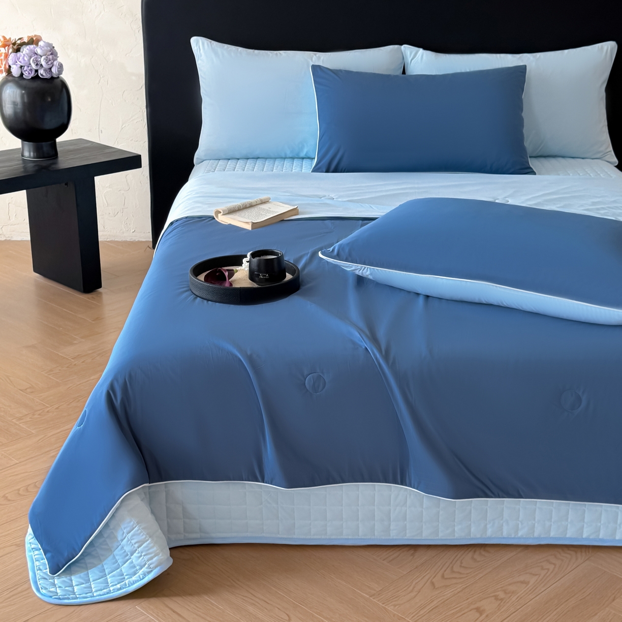 91家纺网 家纺一手货源 找家纺 羚羊语家纺 2026新款仿锦氨凉感夏被床盖四件套夹棉床盖纯色轻奢凉感丝夏凉被空调冰丝云母凉感被子被芯 静海岩蓝