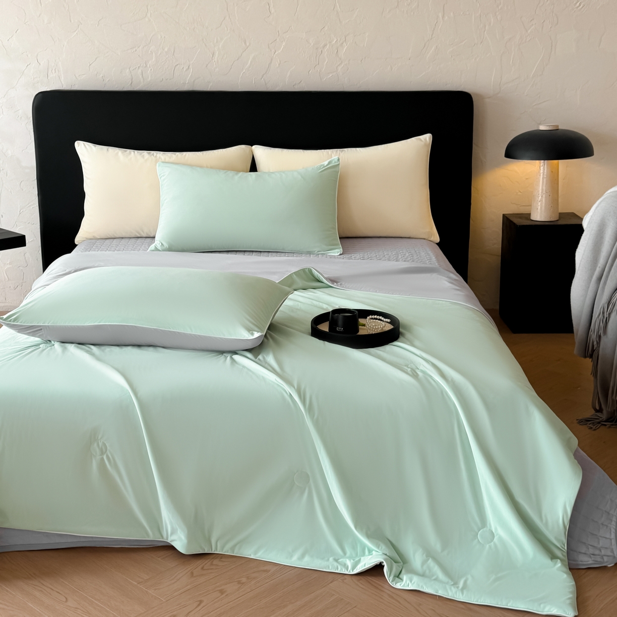 91家纺网 家纺一手货源 找家纺 羚羊语家纺 2026新款仿锦氨凉感夏被床盖四件套夹棉床盖纯色轻奢凉感丝夏凉被空调冰丝云母凉感被子被芯 青岚烟灰