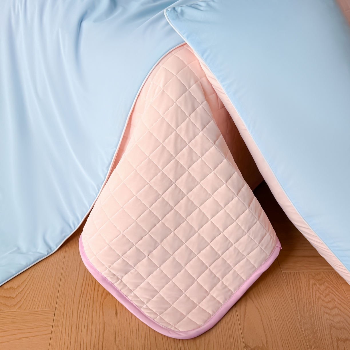 91家纺网 家纺一手货源 找家纺 羚羊语家纺 2026新款仿锦氨凉感夏被床盖四件套夹棉床盖纯色轻奢凉感丝夏凉被空调冰丝云母凉感被子被芯 云澜玉影