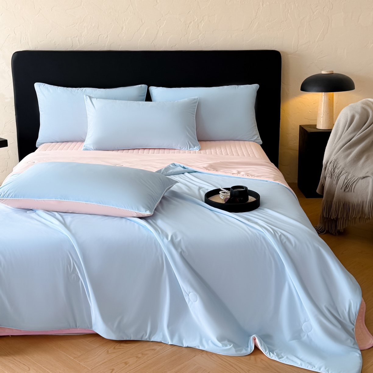 91家纺网 家纺一手货源 找家纺 羚羊语家纺 2026新款仿锦氨凉感夏被床盖四件套夹棉床盖纯色轻奢凉感丝夏凉被空调冰丝云母凉感被子被芯 云澜玉影