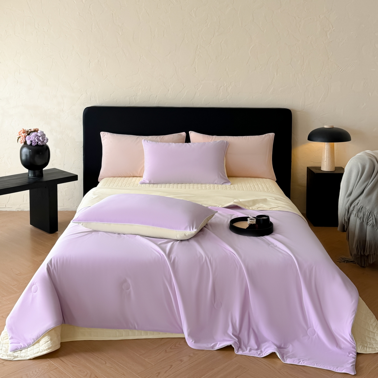 91家纺网 家纺一手货源 找家纺 羚羊语家纺 2026新款仿锦氨凉感夏被床盖四件套夹棉床盖纯色轻奢凉感丝夏凉被空调冰丝云母凉感被子被芯 紫陌柔黄