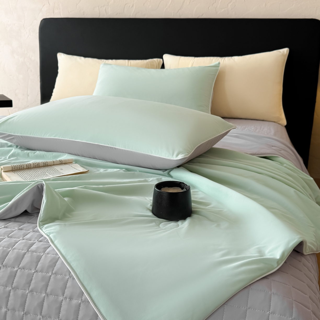 91家纺网 家纺一手货源 找家纺 羚羊语家纺 2026新款仿锦氨凉感夏被床盖四件套夹棉床盖纯色轻奢凉感丝夏凉被空调冰丝云母凉感被子被芯 青岚烟灰