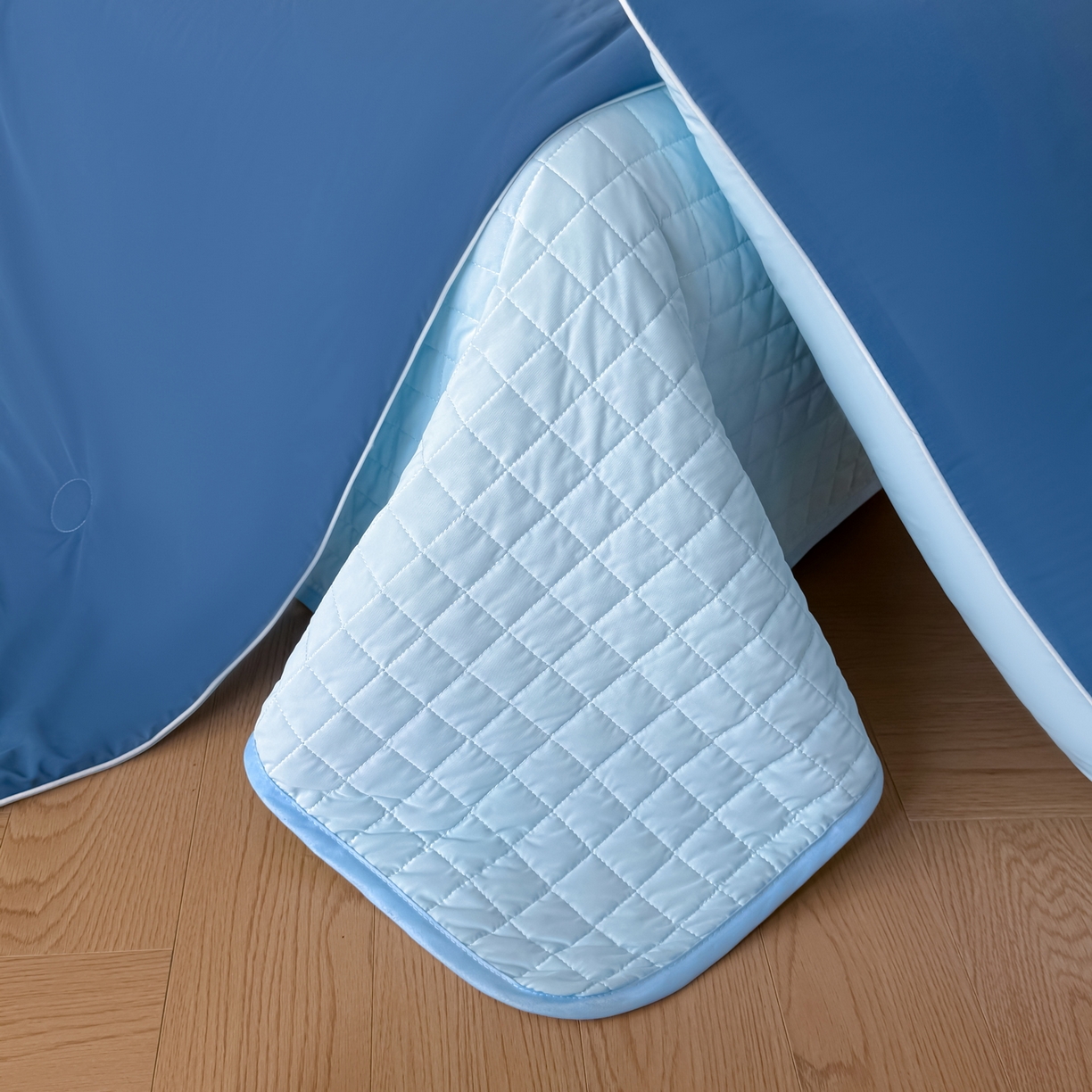 91家纺网 家纺一手货源 找家纺 羚羊语家纺 2026新款仿锦氨凉感夏被床盖四件套夹棉床盖纯色轻奢凉感丝夏凉被空调冰丝云母凉感被子被芯 静海岩蓝