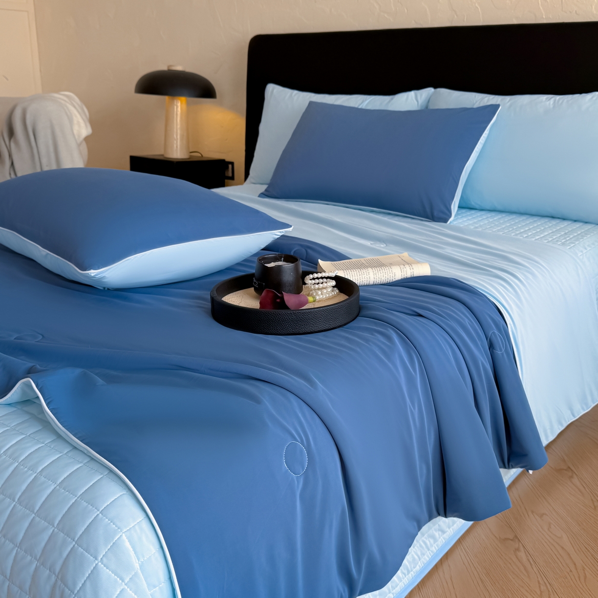 91家纺网 家纺一手货源 找家纺 羚羊语家纺 2026新款仿锦氨凉感夏被床盖四件套夹棉床盖纯色轻奢凉感丝夏凉被空调冰丝云母凉感被子被芯 静海岩蓝