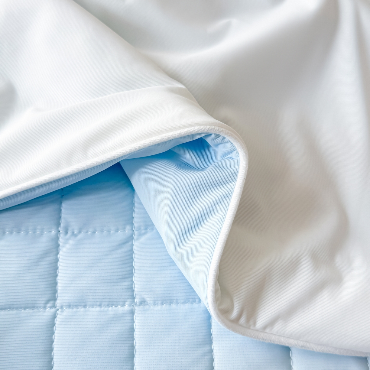 91家纺网 家纺一手货源 找家纺 羚羊语家纺 2026新款仿锦氨凉感夏被床盖四件套夹棉床盖纯色轻奢凉感丝夏凉被空调冰丝云母凉感被子被芯 云上舞白