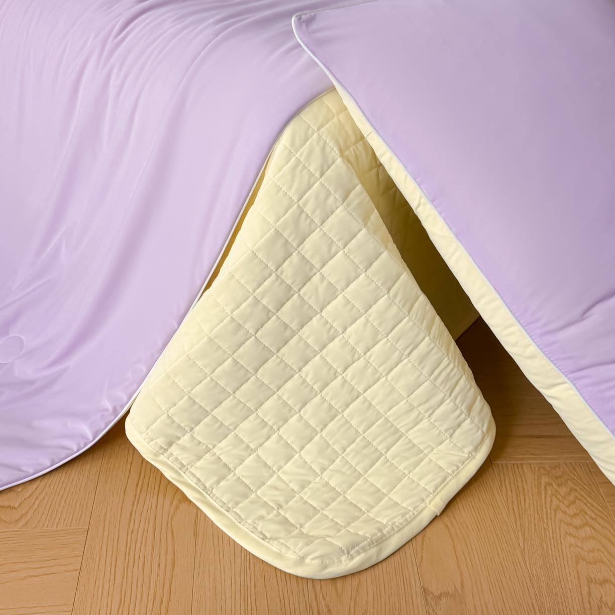 91家纺网 家纺一手货源 找家纺 羚羊语家纺 2026新款仿锦氨凉感夏被床盖四件套夹棉床盖纯色轻奢凉感丝夏凉被空调冰丝云母凉感被子被芯 紫陌柔黄