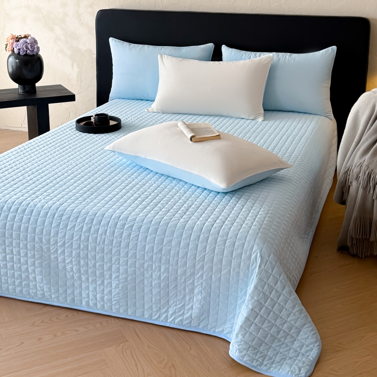 91家纺网 家纺一手货源 找家纺 羚羊语家纺 2026新款仿锦氨凉感夏被床盖四件套夹棉床盖纯色轻奢凉感丝夏凉被空调冰丝云母凉感被子被芯 云上舞白