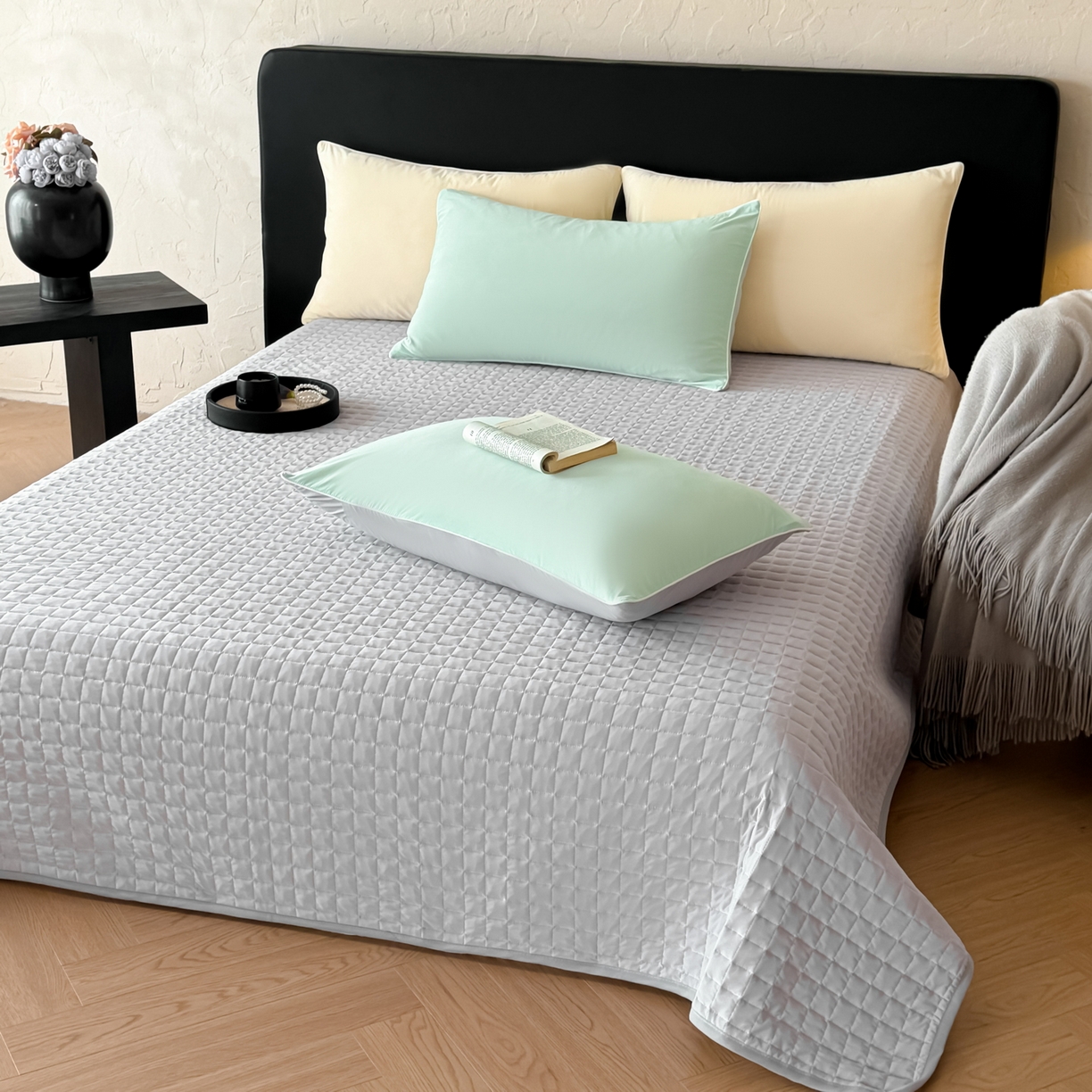 91家纺网 家纺一手货源 找家纺 羚羊语家纺 2026新款仿锦氨凉感夏被床盖四件套夹棉床盖纯色轻奢凉感丝夏凉被空调冰丝云母凉感被子被芯 青岚烟灰