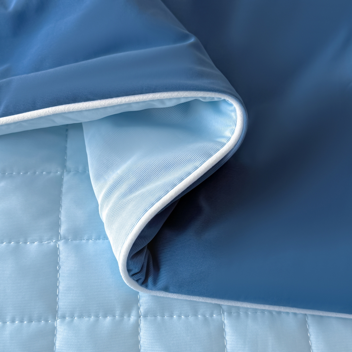 91家纺网 家纺一手货源 找家纺 羚羊语家纺 2026新款仿锦氨凉感夏被床盖四件套夹棉床盖纯色轻奢凉感丝夏凉被空调冰丝云母凉感被子被芯 静海岩蓝