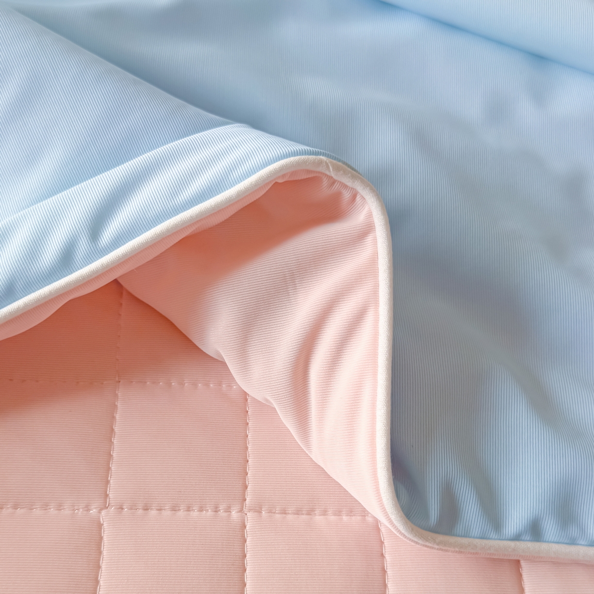 91家纺网 家纺一手货源 找家纺 羚羊语家纺 2026新款仿锦氨凉感夏被床盖四件套夹棉床盖纯色轻奢凉感丝夏凉被空调冰丝云母凉感被子被芯 云澜玉影